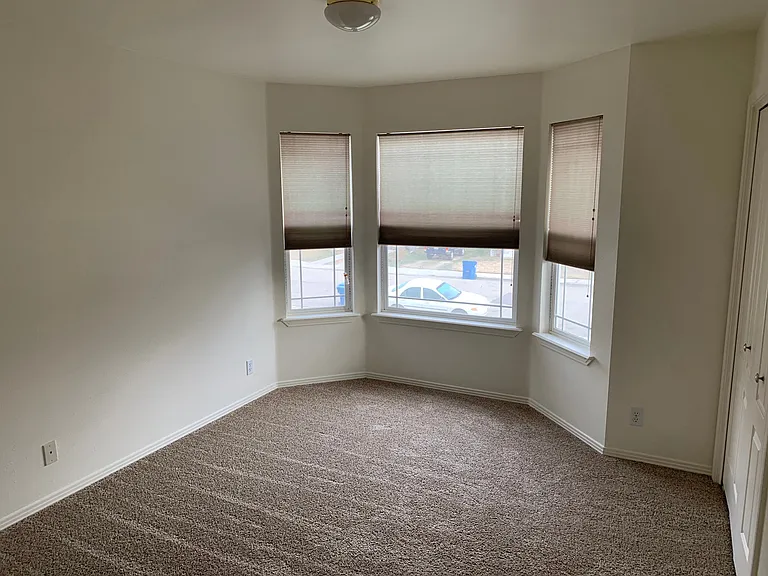 2877 W Ona St — Photo 6