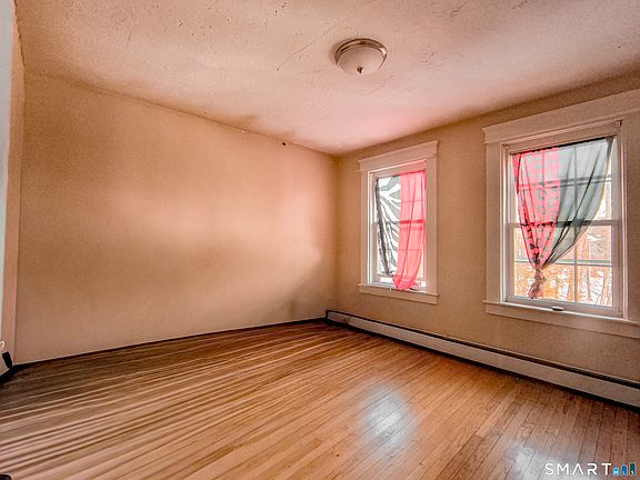 5th image of 70 Walnut Street