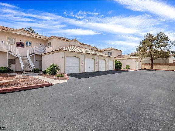 2nd image of 1900 N Torrey Pines Dr Unit 104