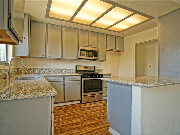 -Kitchen1