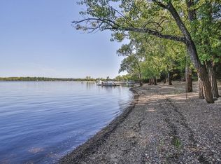 142 Cove Ct, Hudson, WI 54016