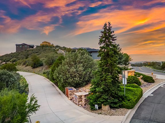 4th image of 380 SUMMIT POINT Drive #1