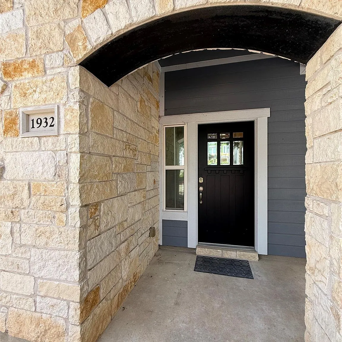 2 bed, 2.0 bath, 1264 sqft, $2,150 — Photo 2