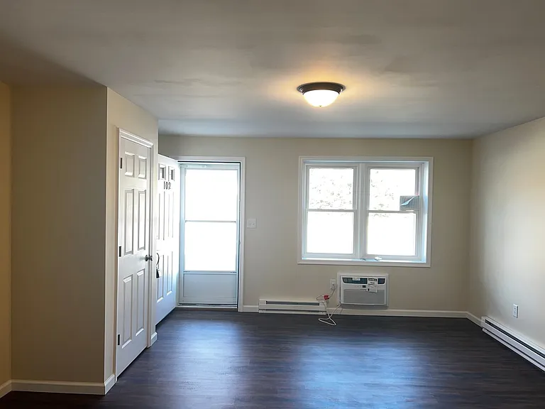 Maple Leaf Apartments — Photo 4