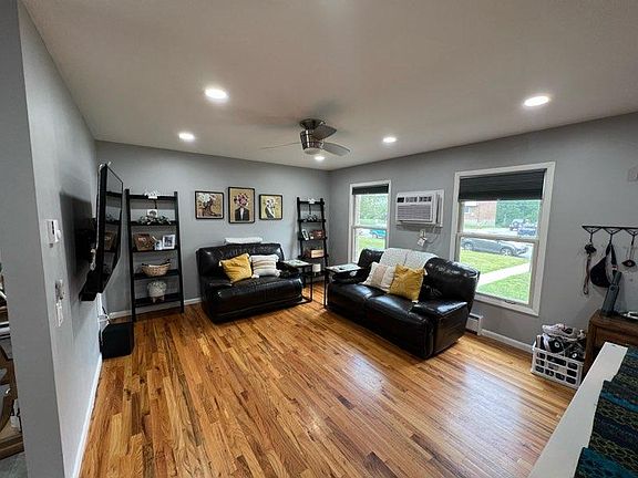 5th image of 202 Parr Meadow Dr