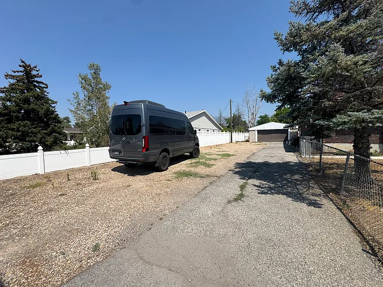 7665 S 1000 E — Photo 19