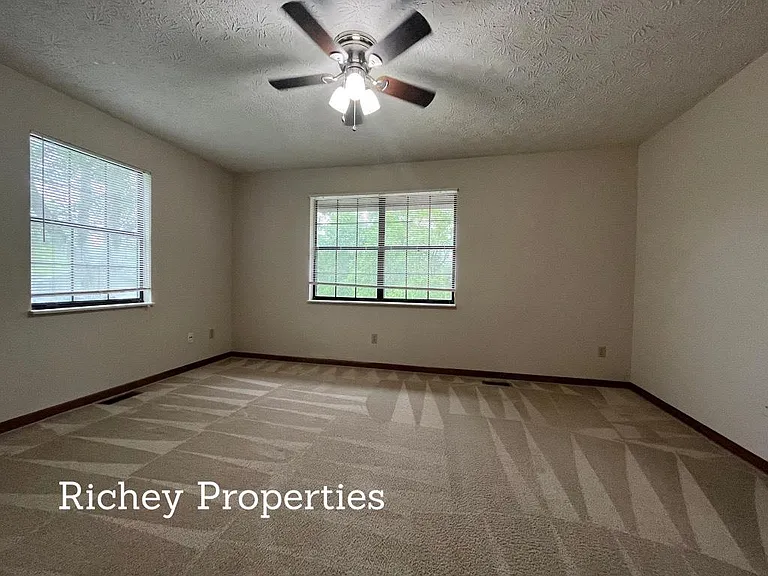 109 Goldenview Ln — Photo 6