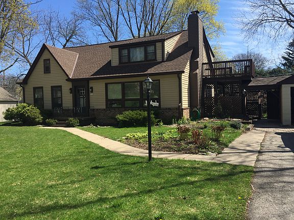 Cape cod style duplex in a quiet neighborhood of mostly sing