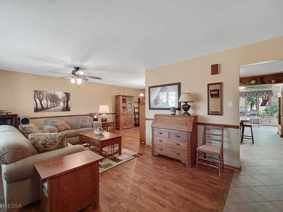 5th image of 13721 S Venetian Ct