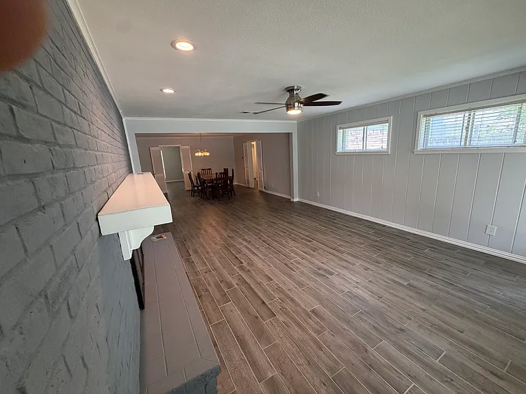 715 Kindred Ln — Photo 14