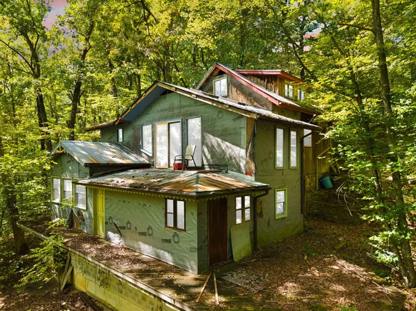 200 Lacy Rd, Stanton, KY 40380