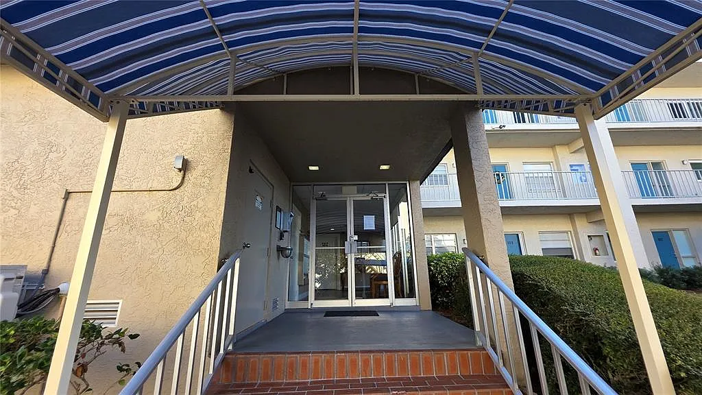 2 bed, 2.0 bath, 1269 sqft, $2,300 — Photo 4