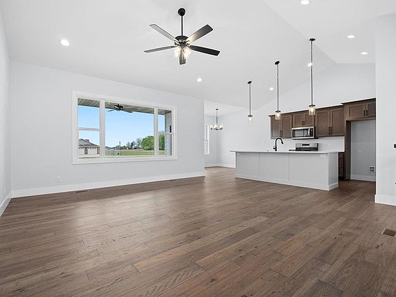 5th image of 2617 Pineview Dr