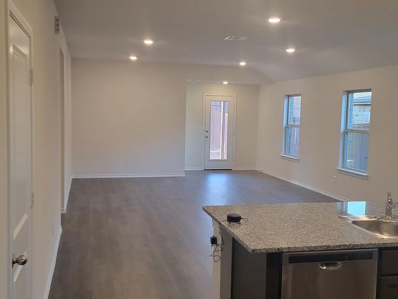 3rd image of 720 Fueller Dr