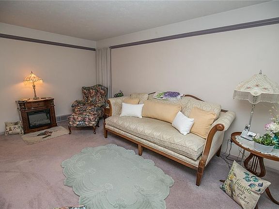 3rd image of 3861 Mill St