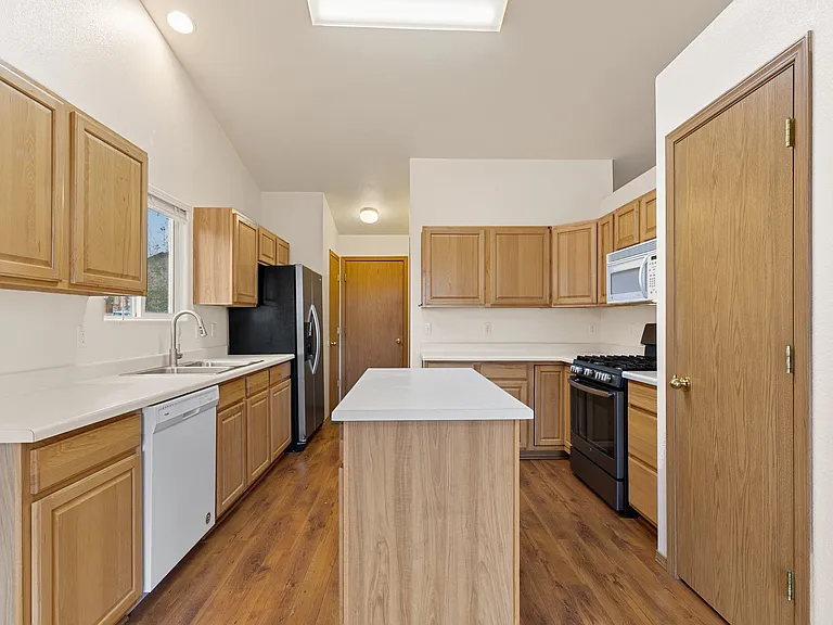 1035 Lords Hill Dr — Photo 8