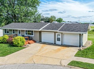 915 Maplecrest Dr, Harlan, IA 51537