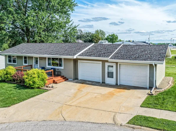 915 Maplecrest Dr, Harlan, IA 51537