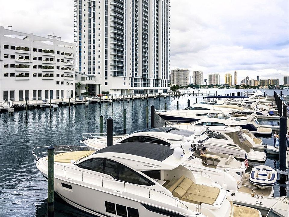 2nd image of 17201 Biscayne Blvd
