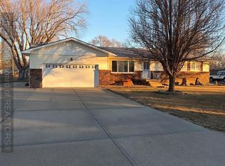 4242 Spur Ln, Grand Island, NE 68803
