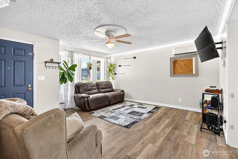5th image of 206 Maxwell Street