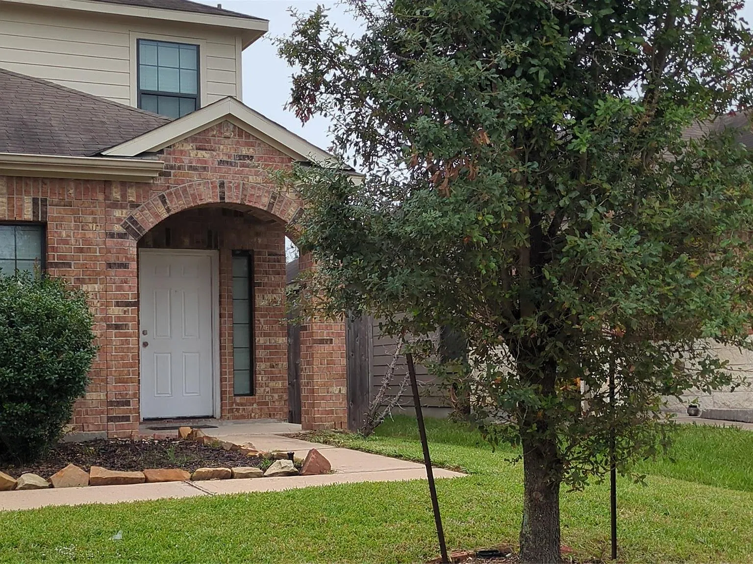 4 bed, 2.5 bath, 2077 sqft, $1,950 — Photo 3