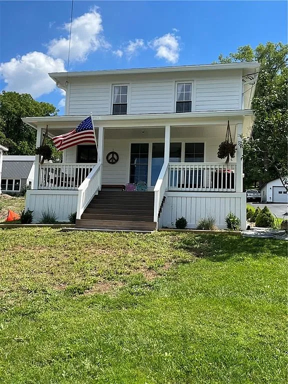 4 bed, 2.0 bath, 2450 sqft, $2,000 — Photo 1