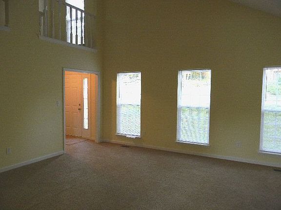 3rd image of 243 Brooks Dr