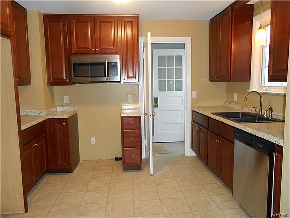 3rd image of 99 Pullman Ave