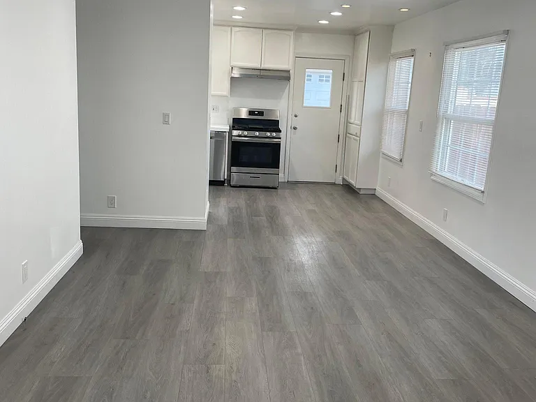 6511 W 87th Pl — Photo 3