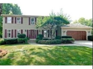 711 Paddock Ln, Libertyville, IL