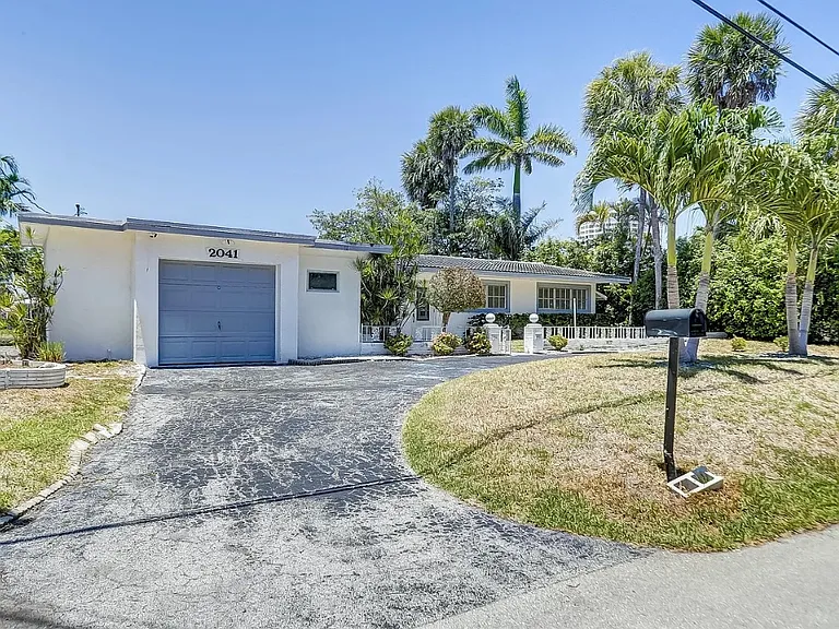 2041 Coral Reef Dr — Photo 5