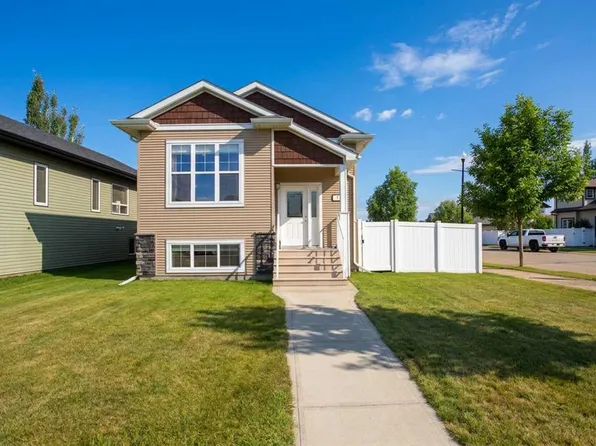 2 N Rogers Rd, Sylvan Lake, AB T4S 0J8