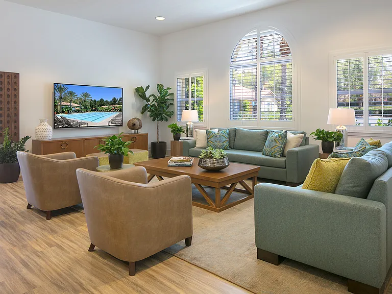 Serrano Apartment Homes — Photo 10