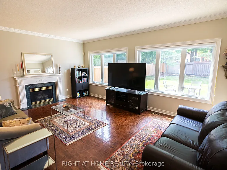 2427 Erin Centre Blvd — Photo 8