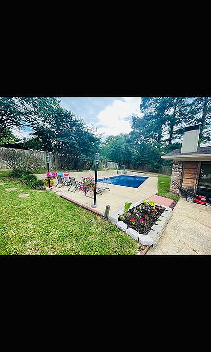 1st image of 710 Elaine Dr