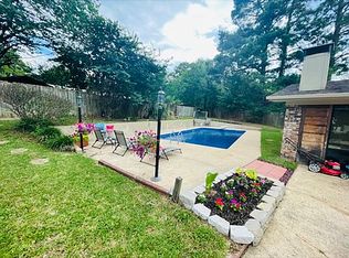 710 Elaine Dr, Wake Village, TX 75501