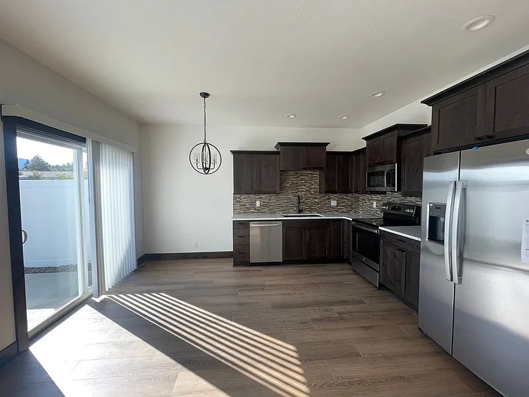 139 E Lobo Loop — Photo 3