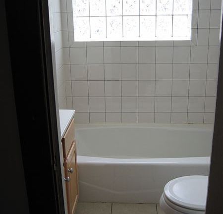 Bathroom (1 BR)