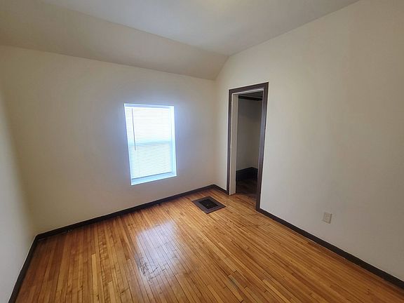 4th image of 410 Congress St