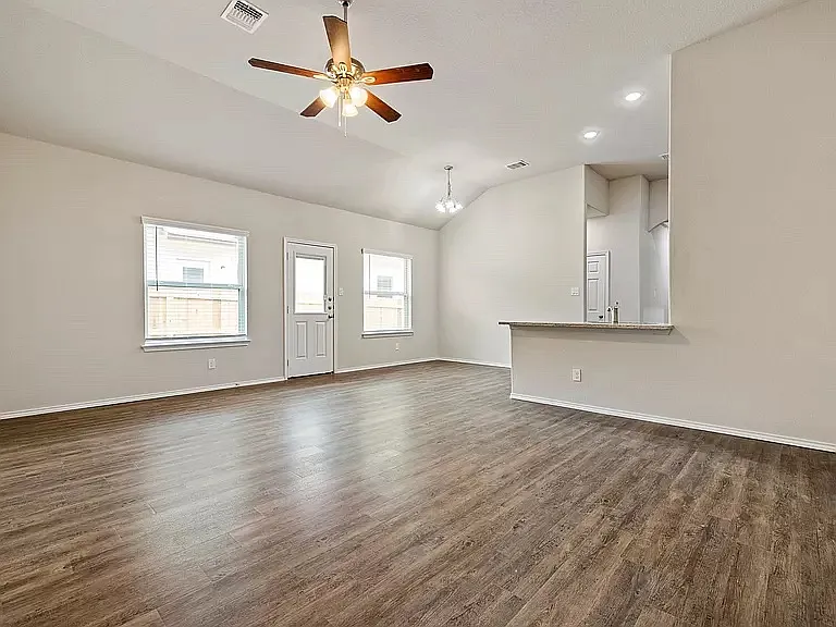 3 bed, 1375 sqft, $1,750 — Photo 3