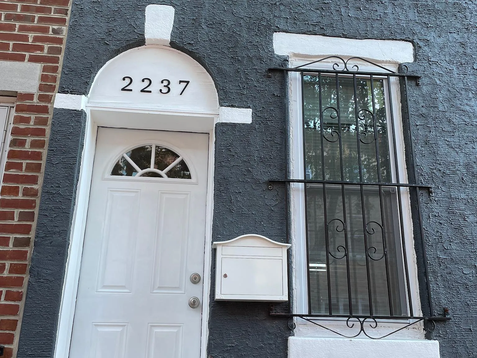 4 bed, 1.5 bath, 1800 sqft, $2,200 — Photo 1