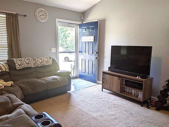 2nd image of 410 Willow Ct