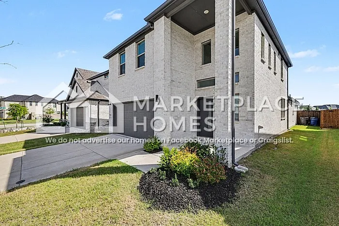 415 Bertney Dr — Photo 2