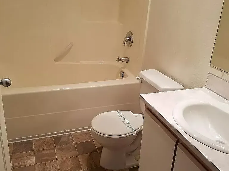 Dearborn Square Apartments — Photo 6