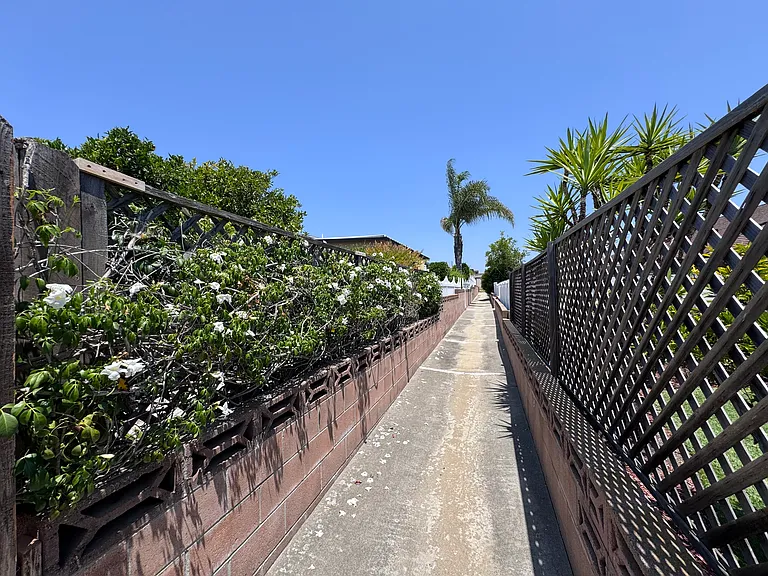 914 La Fiesta Way — Photo 30