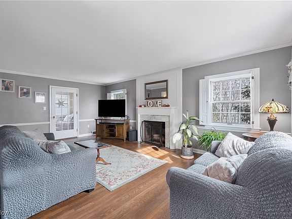4th image of 1247 Chestnut Blvd