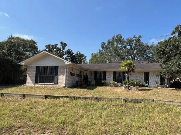 499 Hickory Creek Rd, Bellville, TX 77418