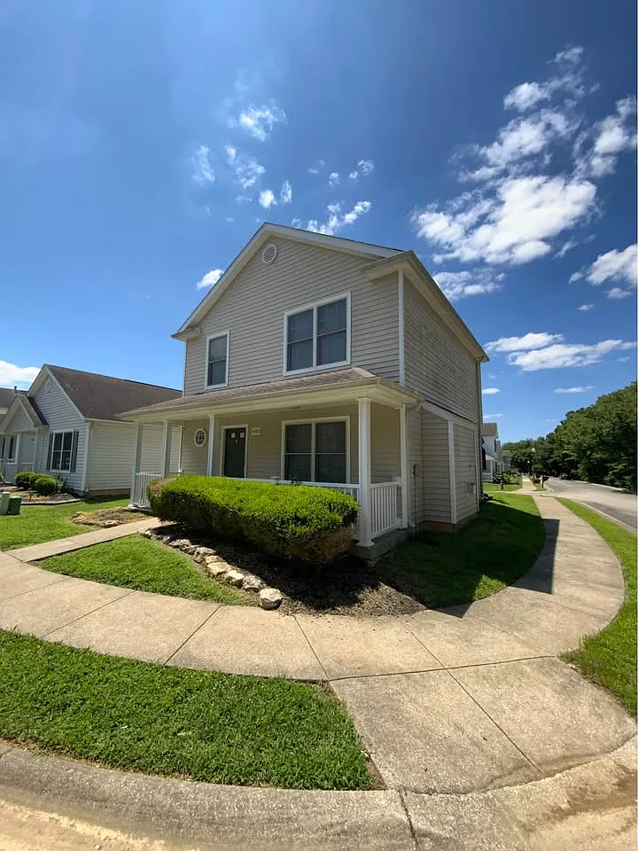 3 bed, 1.5 bath, 1200 sqft, $1,750 — Photo 2