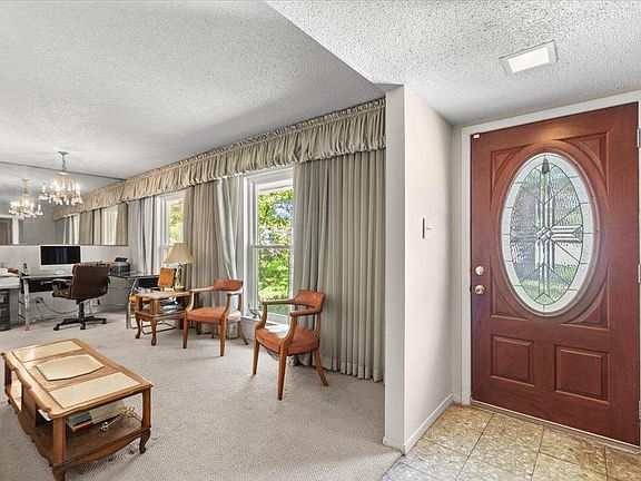 5th image of 7108 Meadowood Dr